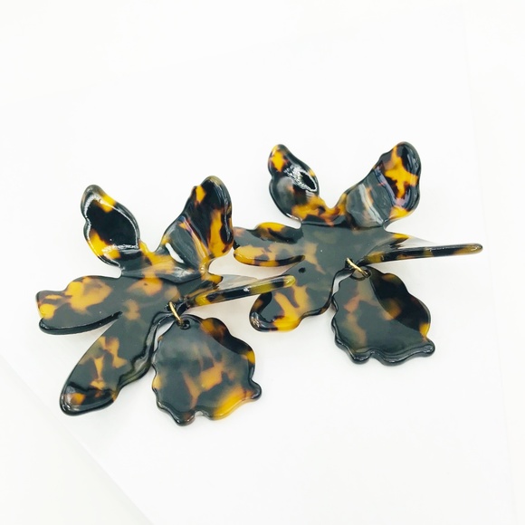Paper Lily Earrings in Tortoise - Picture 5 of 8